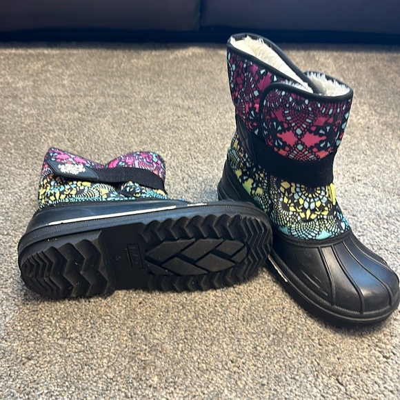 Children’s Place- Kids all weather boots - Picture 1 of 1